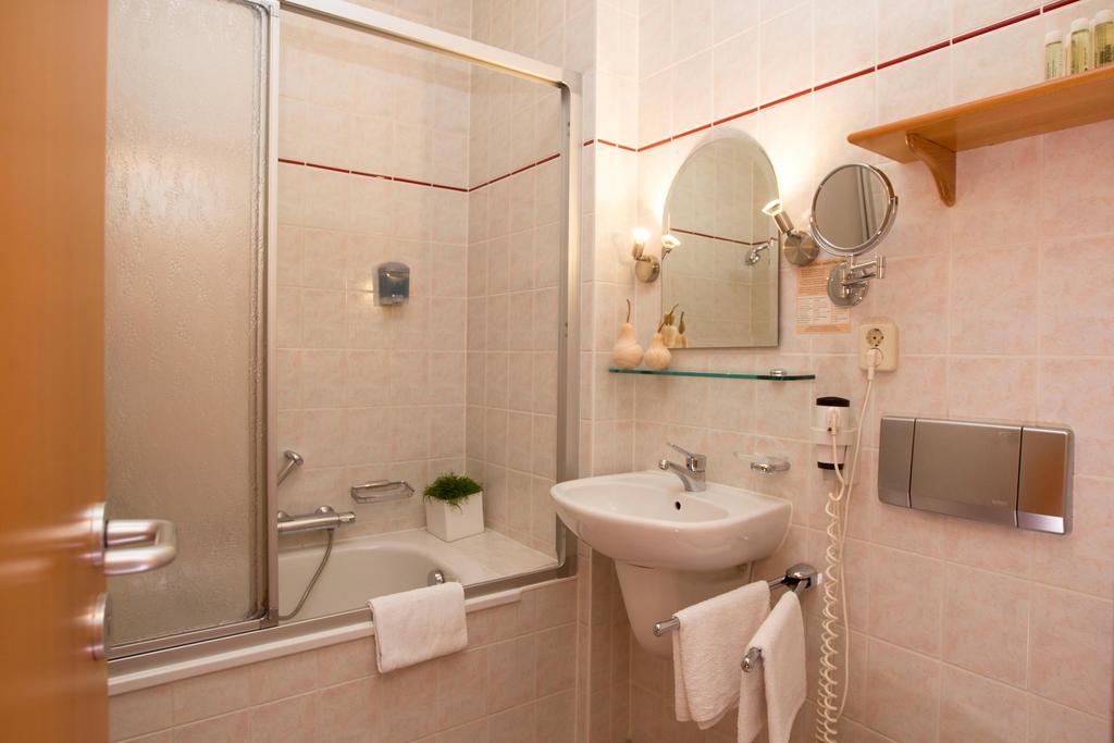 Hotel Heinz Plauen Buitenkant foto